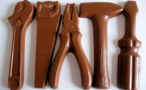 شکلات تبلیغاتی واحدهای تولیدی ابزارآلات برای عید نوروز
